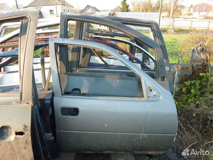 Дверь передняя правая Opel Vectra A