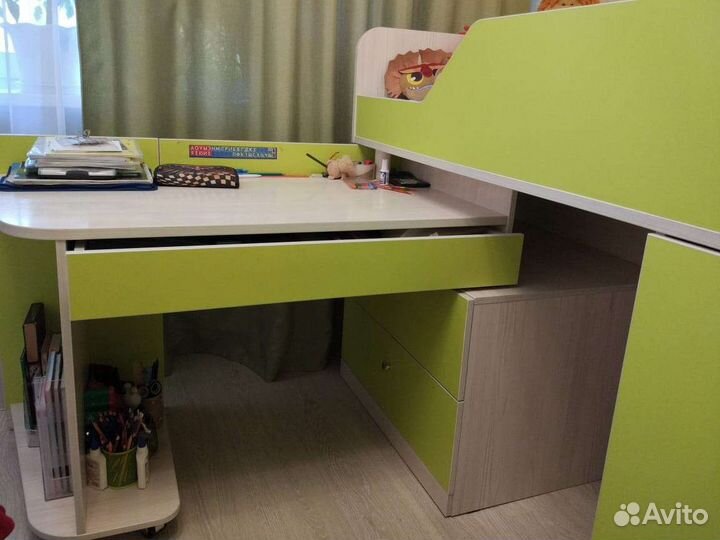 Кровать чердак со столом