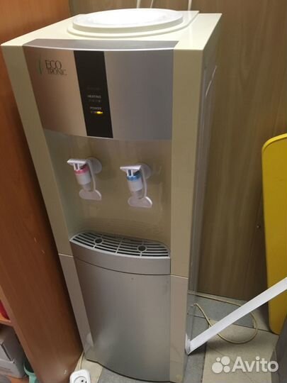 Кулер для воды напольный