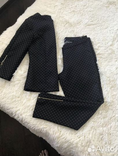 1) Костюм брючный Kosmika(40-42) 2 ) Костюм с юбко
