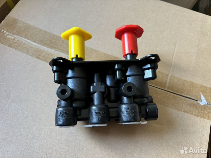 Кран стояночного тормоза MV3 5 отверстий