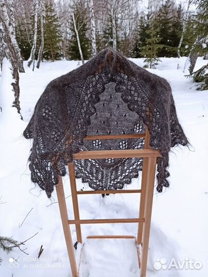 Пуховый полушалок ажурный серый