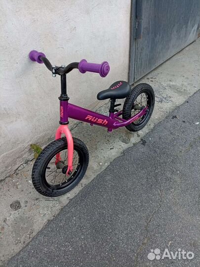 Беговел (почти новый) Rush Hour