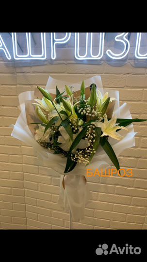 Букет из королевских лилии
