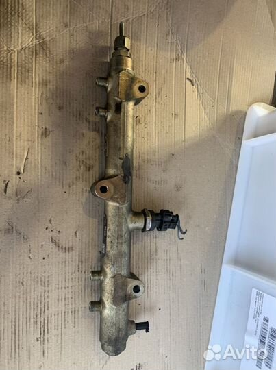 Топливная рампа рейка Jeep Cherokee