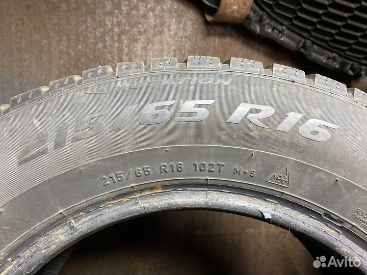 Pirelli Ice Zero 215/65 R16 102T