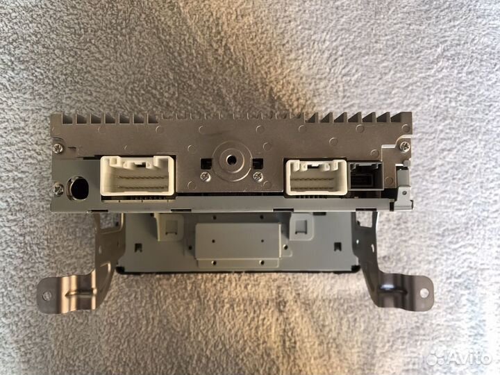 Штатное головное устройство Мицубиси Аутлендер