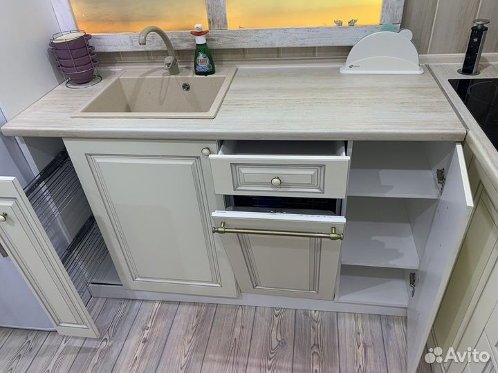 Кухонный гарнитур с техникой бу