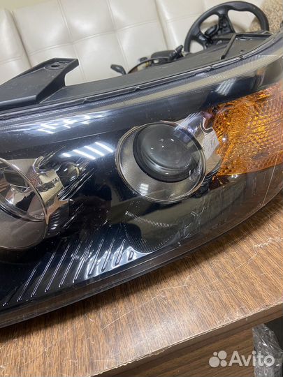 Фара левая ксенон Kia Sorento 2 XM 09-12г