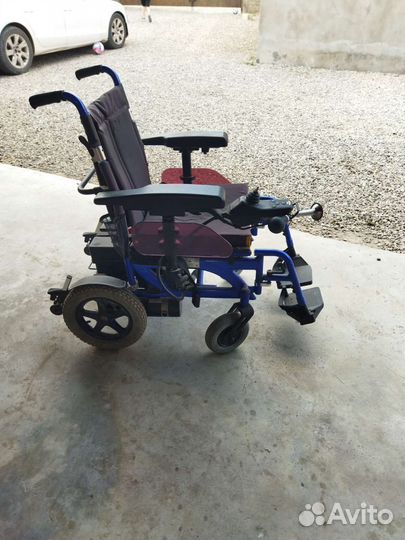 Инвалидная коляска с электроприводом