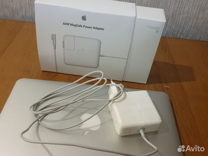 Apple MacBook Air 11 inch,2011