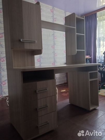 Письменный стол с надстройкой б/у