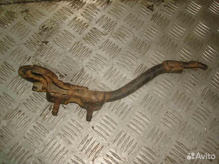 Крепление Nissan Elgrand E51 2002-2010