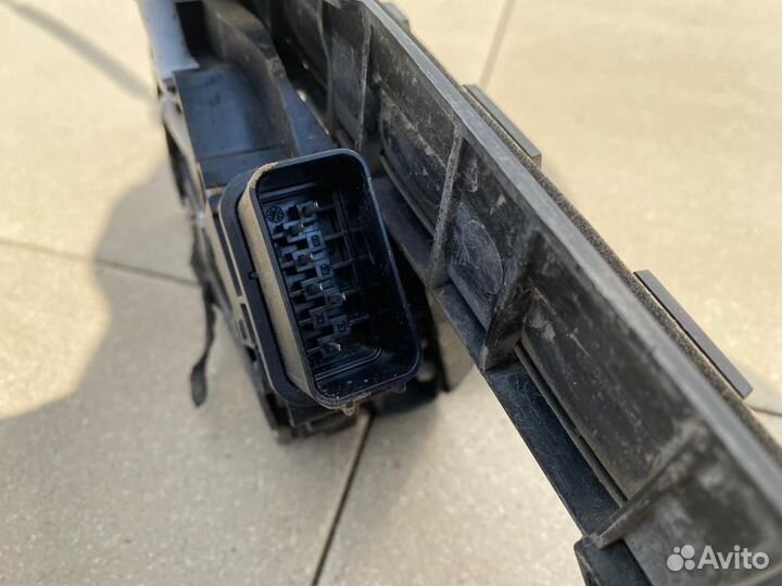 Замок двери задний правый Ford Focus 2