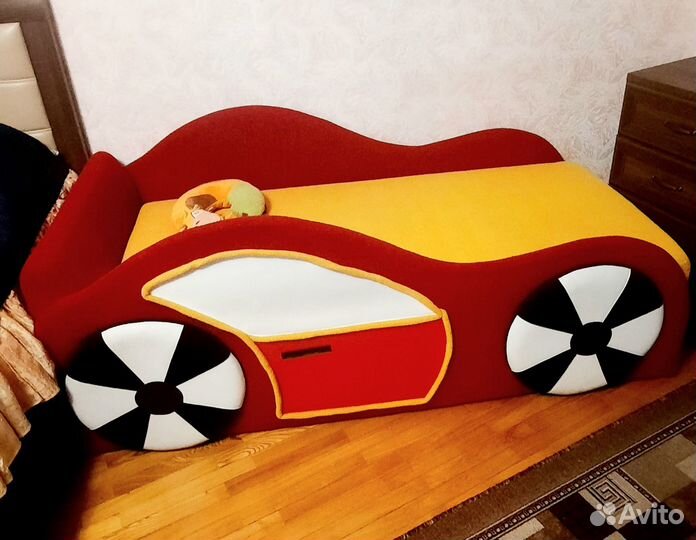 Детский диван машинка(с матрасом)