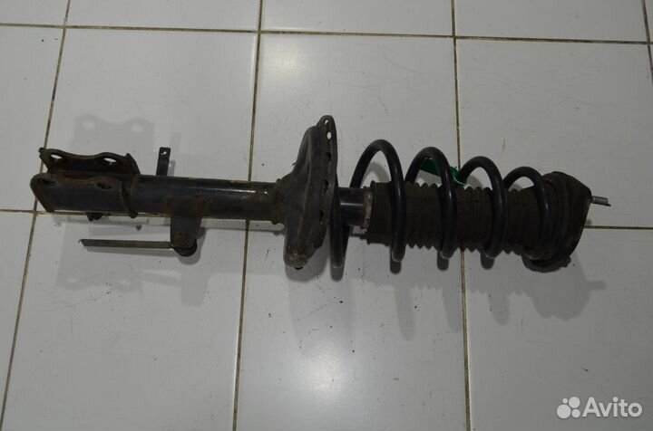 Стойка амортизатора задняя левая Toyota Highlander