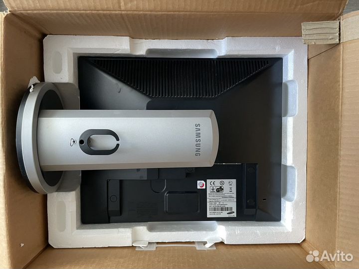 Монитор Samsung SynsMaster 940B