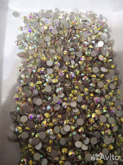 Стразы и камни для пошива одежды и костюмов