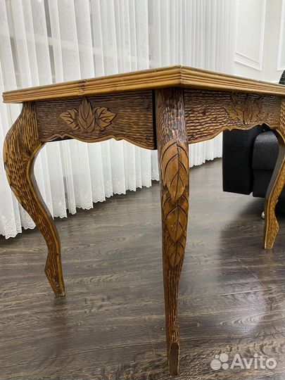 Стол из массива дерева резной, ручной работы