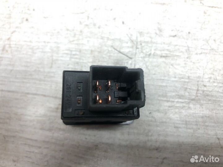 Кнопка обогрева сидений Nissan Terrano внедорожник