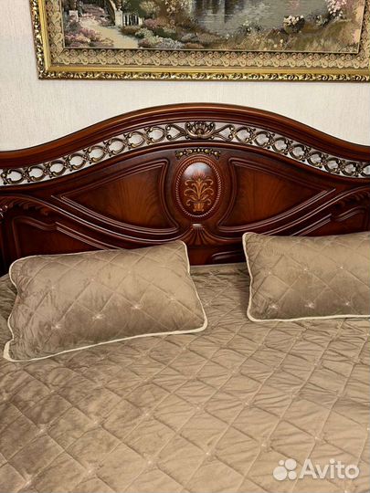 Кровать,шкаф и комод