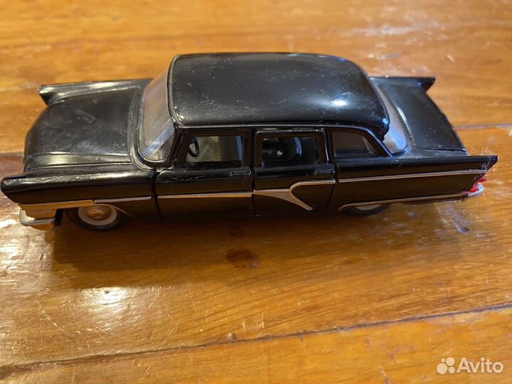 Модель автомобиля Чайка Газ - 13 СССР 1:43