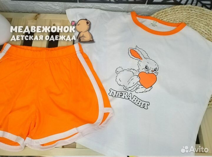 Костюм для девочки с шортами новый