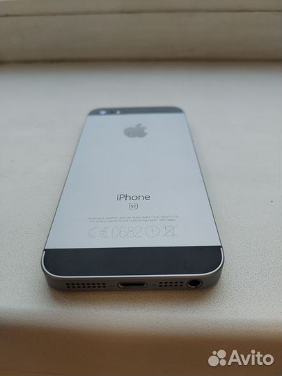 iPhone SE, 32 ГБ