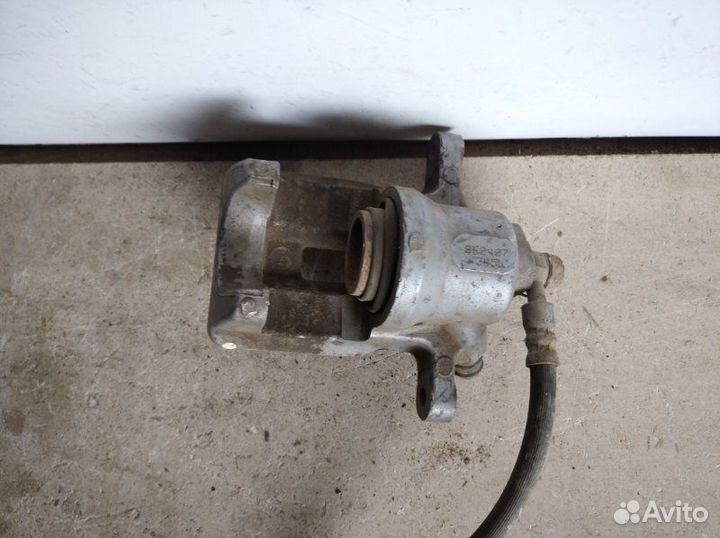 Суппорт задний левый Toyota Rav4 2008