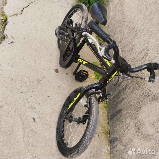 Детский BMX GT mach one 3-5лет с боковыми колесами