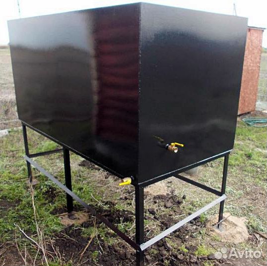 Бак с подставкой на 2 куб.м