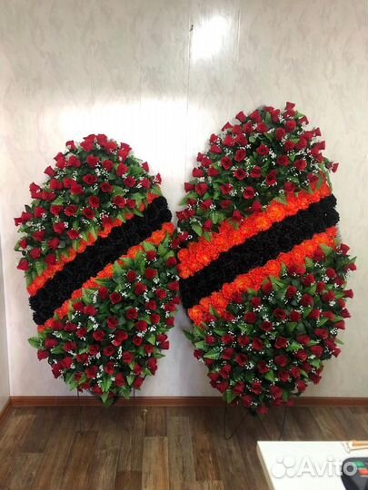 Венок ритуальный триколор