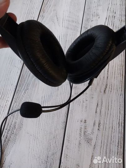 Проводные наушники с микрофоном