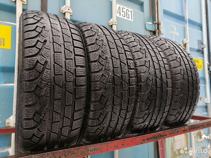 Pirelli Winter Sottozero 210 205/50 R17