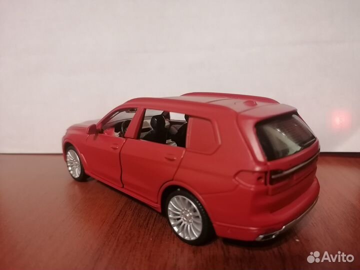 Модель бмв х7 в масштабе 1/32 читайте описание