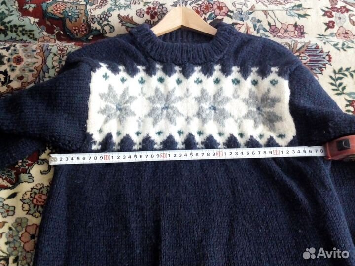 Свитер шерстяной
