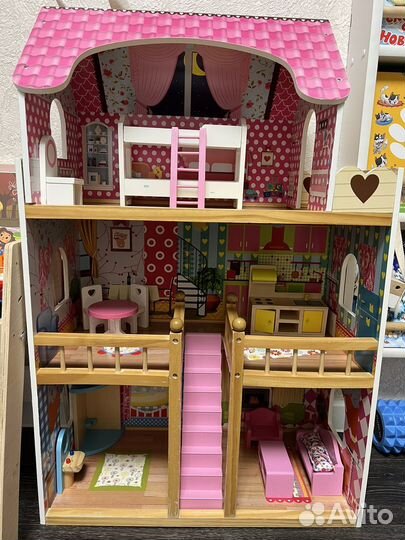 Домик кукольный с мебелью
