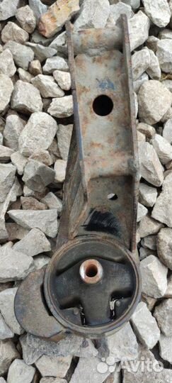 Подушка МКПП Nissan Almera N15 1.4 механика 1998