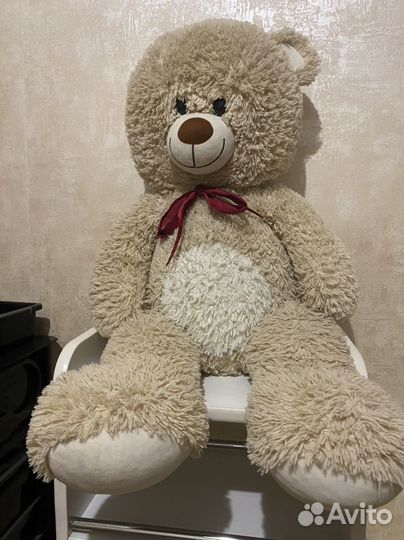 Большой плюшевый мишка