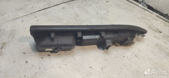 Блок управления стеклоподъемниками Toyota Avensis