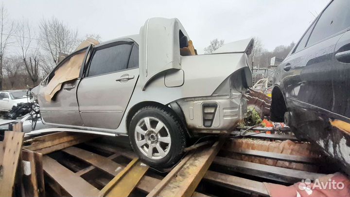 Крыло заднее Левое митсубиси лансер 9