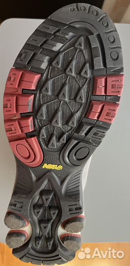 Трекинговые ботинки