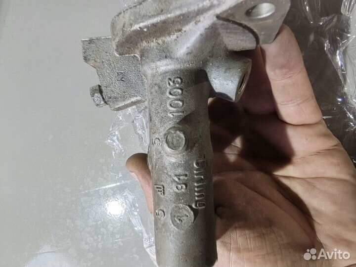 Главный тормозной цилиндр Mercedes-Benz w201 e190