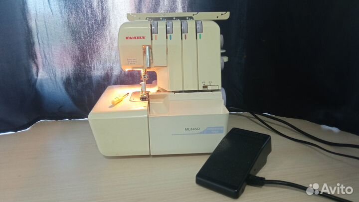 Продам оверлок Family ML645D