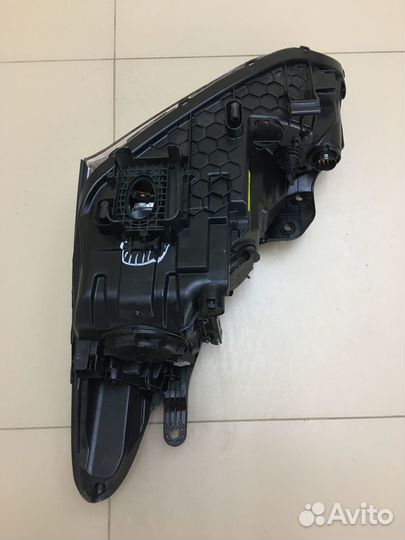 Фара правая ксенон Hyundai Grand Santa-Fe 3