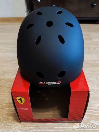 Шлем защитный Ferrari размер М Новый