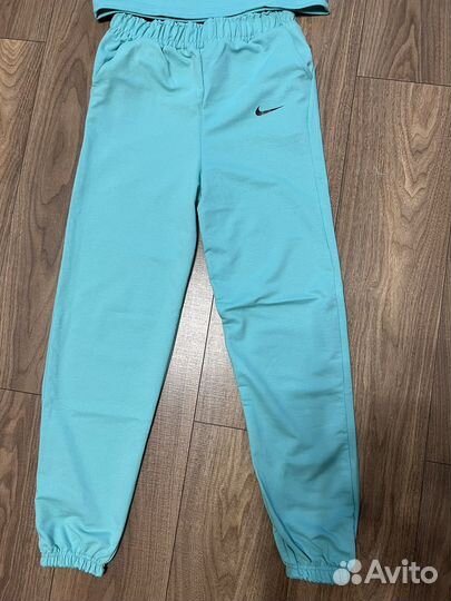 Спортивный костюм женский новый