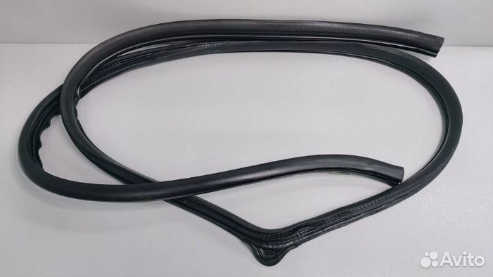 Уплотнительная резинка передняя правая Toyota