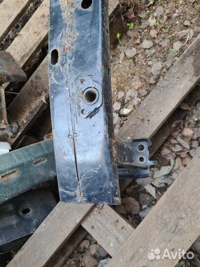 Усилитель бампера передний Toyota Corolla E150 1.6