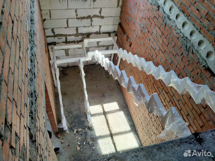 Лестница на металлокаркасе